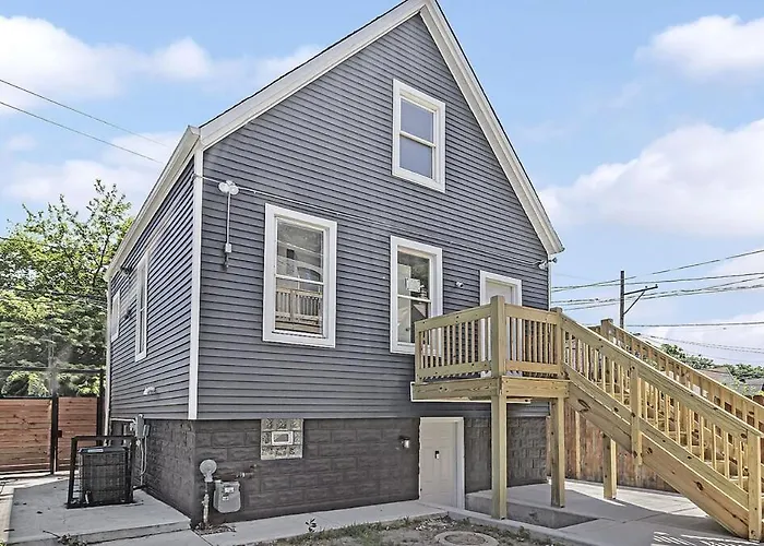 Private Loft - 15 Min From Downtown Apartment
